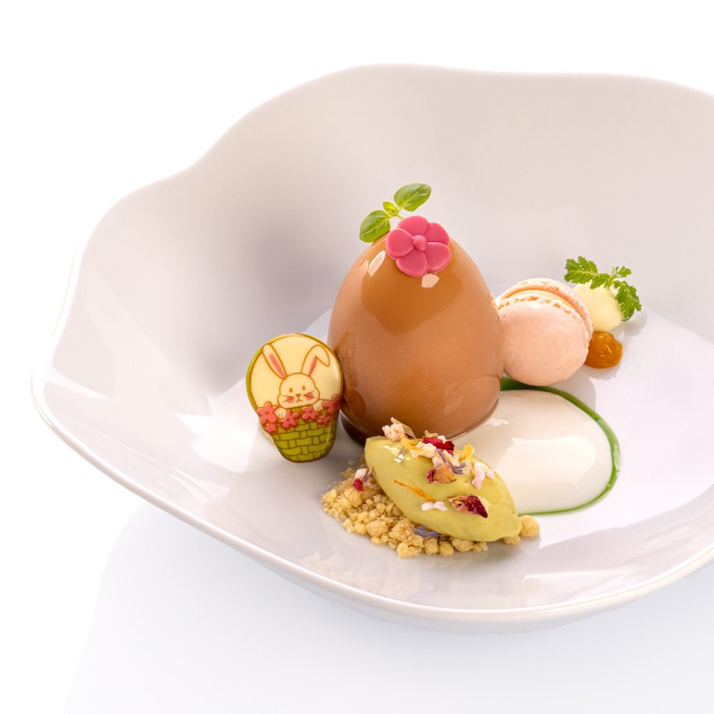 Wielkanocny deser na talerzu