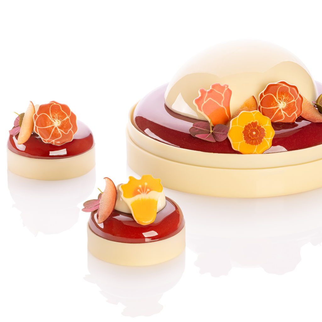 Tort z czekoladowymi kwiatami